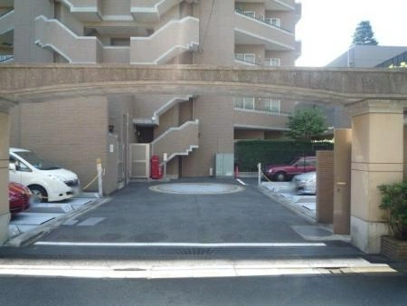 ガーデンズ国立東館・西館