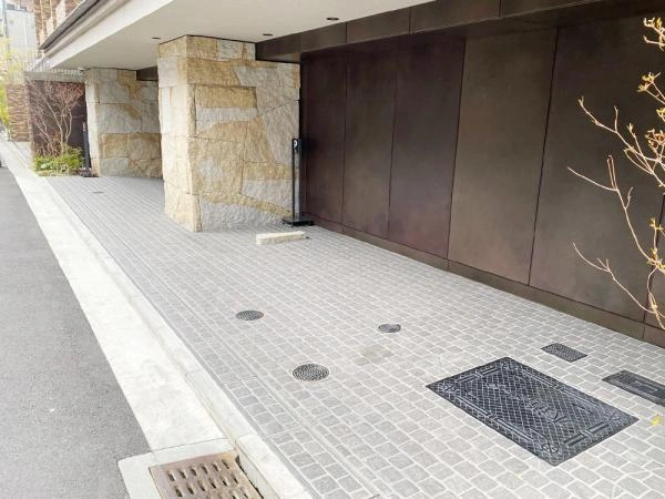 イニシア京都御所南 敷地内