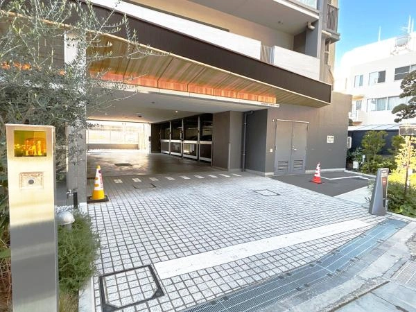 ブリリア浦和高砂 駐車場入り口