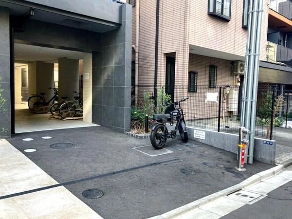 ラグディア北新宿 敷地内