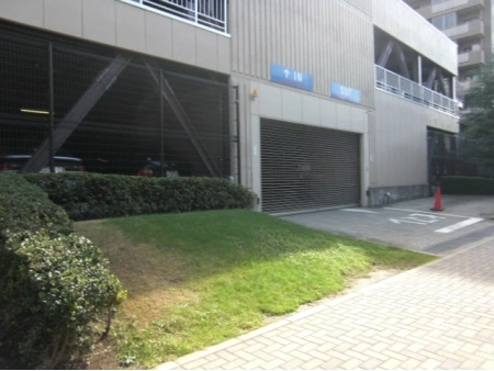 ガーデナヴィルラグナ市川妙典 駐車場入口