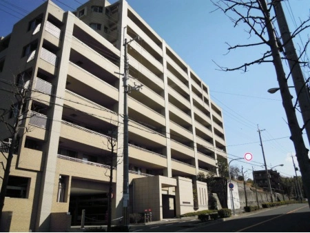 ファミール千里中央