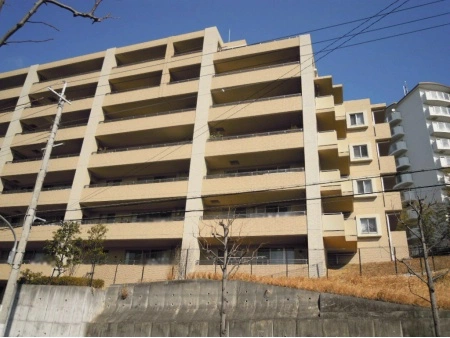 ファミール千里中央
