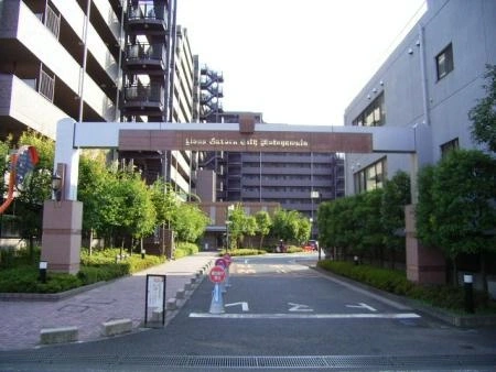ライオンズガーデンシティ本八幡 駐車場出口