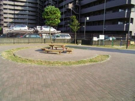 ライオンズガーデンシティ本八幡 敷地内