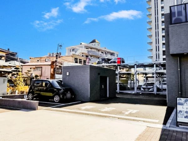 デュオステージ海老名 駐車場入口