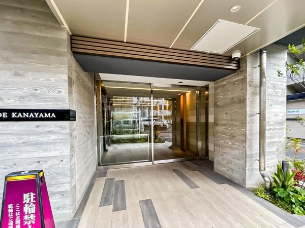 レ・ジェイド金山