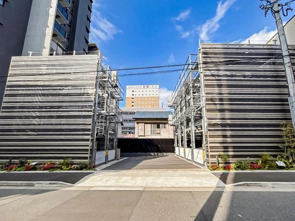 レ・ジェイド金山