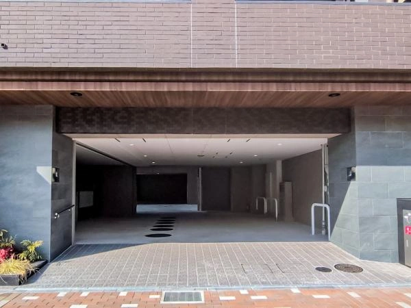 ワコーレ ザ 神戸フロント 駐車場入り口