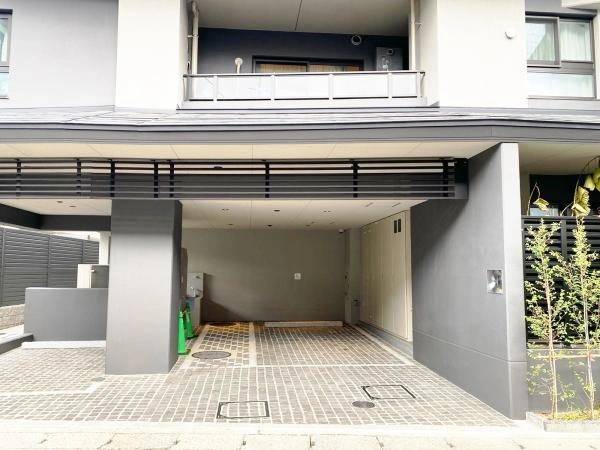 レーベン清水五条 敷地内