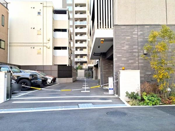 バウス府中 駐車場①