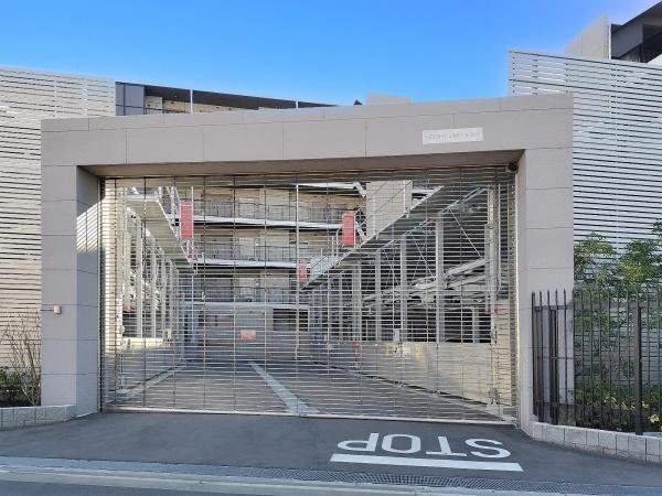 エクセレントシティ津田沼奏の杜パークフロント 駐車場入り口