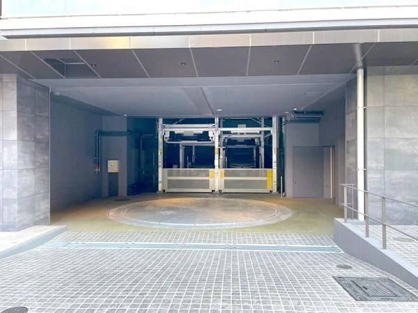 グランドメゾン谷町四丁目 駐車場入り口