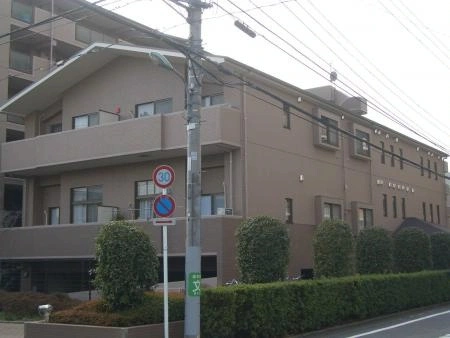 フォルスコート調布染地公園