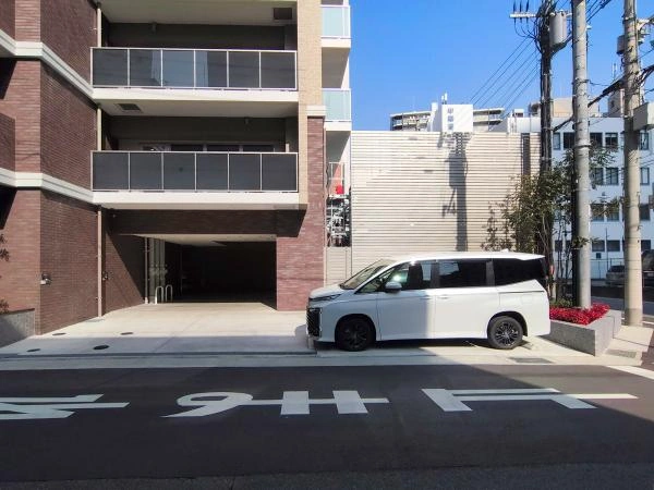 ワコーレ神戸みなと元町 駐車場入り口