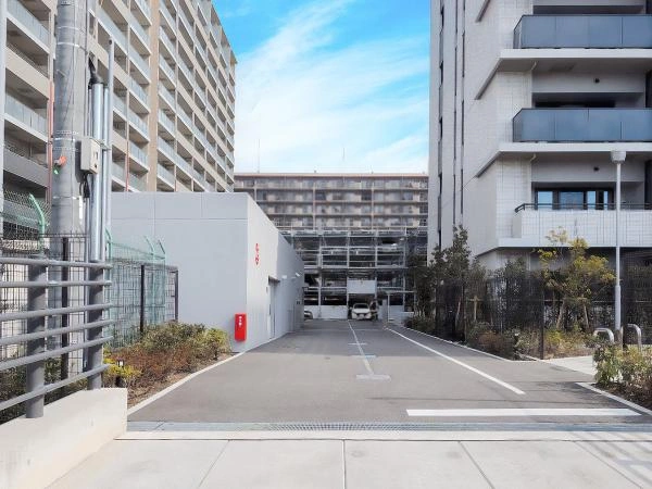 ルネ江坂江の木町 駐車場入り口