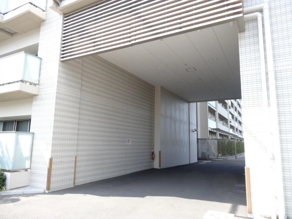 京都桂川つむぎの街グランスクエア 駐車場入口