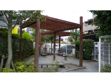 ヒルズ等々力緑地ウエスト 敷地内公園