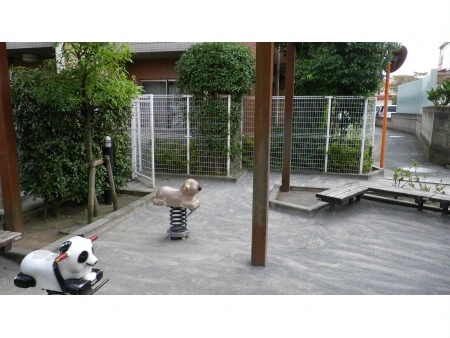 ヒルズ等々力緑地ウエスト 敷地内公園