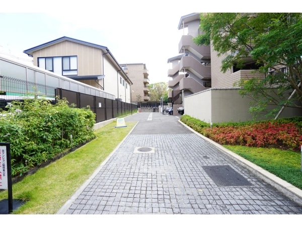 ロジュマン京都平野鳥居前町 敷地内