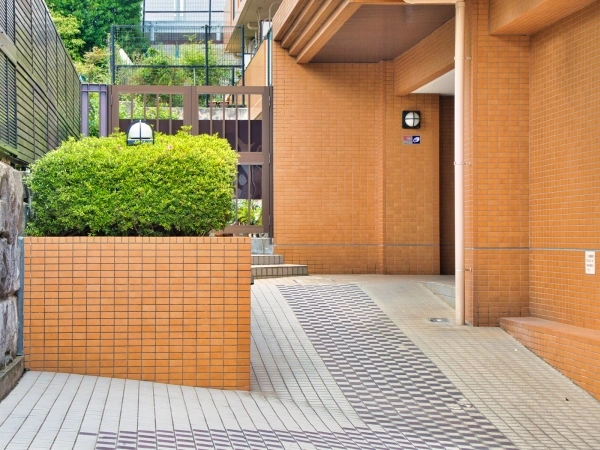 サングレイス鶴ヶ峰参番館