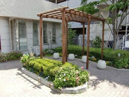 ハイセレサ本郷台 敷地内