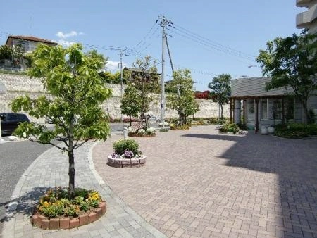 ハイセレサ本郷台 敷地内