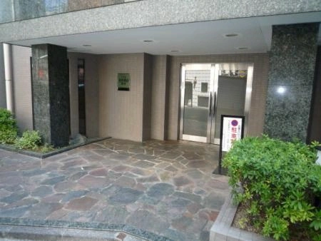 コスモ新井薬師駅前