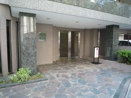 コスモ新井薬師駅前