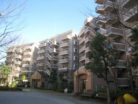 ウッドパーク初石駅前