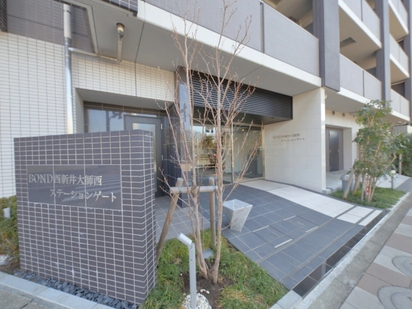 ボンド西新井大師西ステーションゲート
