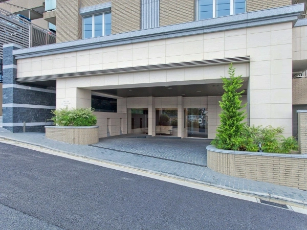 ネスティア菊名桜山公園 車寄せ（センターヒルズ）