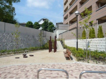 アリスト吹田新芦屋ヒルズ