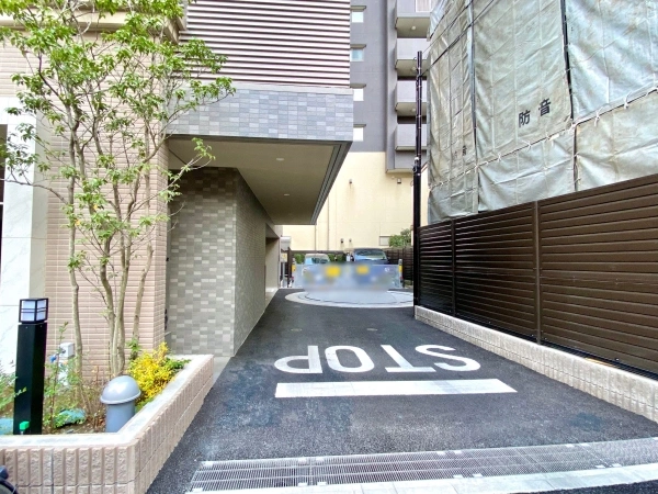 ヴェレーナグラン大宮大門町 瑞景 駐車場入口