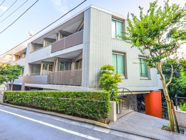 市谷逢坂ハウス