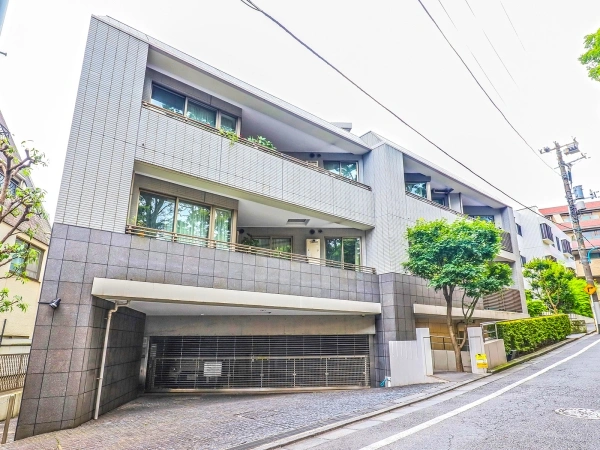 市谷逢坂ハウス