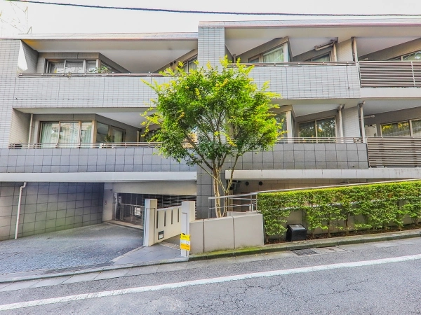 市谷逢坂ハウス