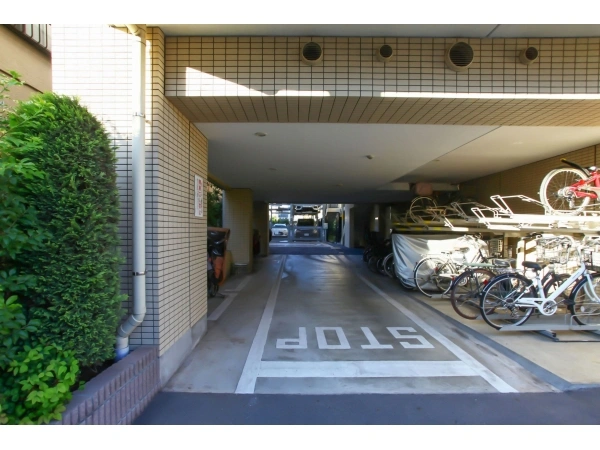 エクセレントシティ船堀III　ブライトステージ 駐車場出入口