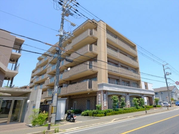 パデシオン伊勢田駅前