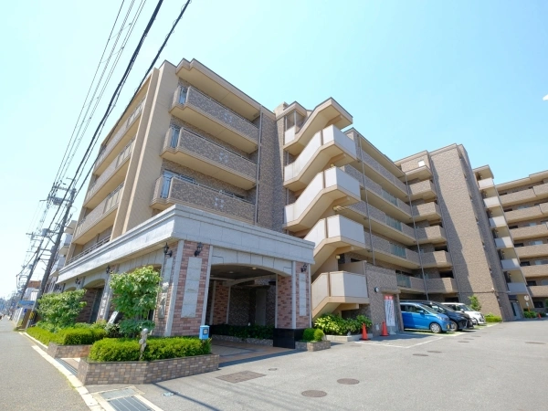 パデシオン伊勢田駅前