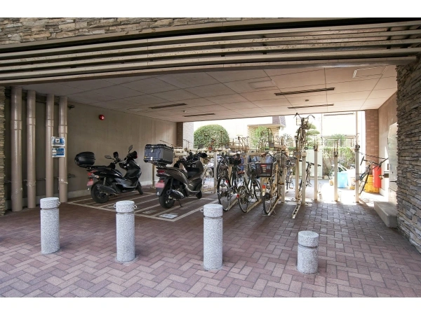 ガラ・シティ駒沢大学 駐輪場・バイク置場