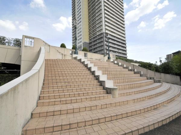 エルザタワー32 敷地内