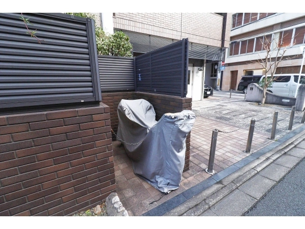コンフォール室町六角 バイク置場