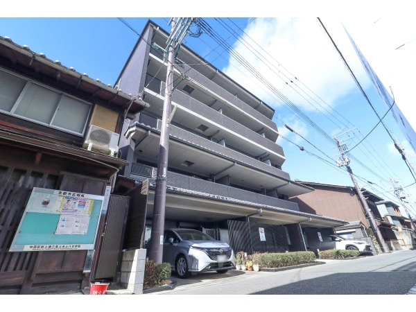 プレサンスロジェ二条城前