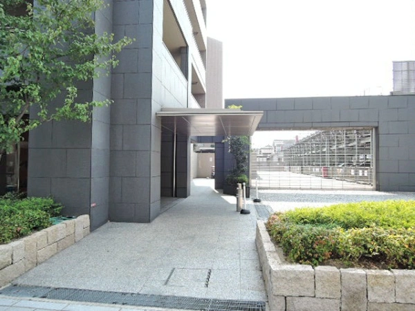 ロイヤルアーク高槻ザファースト