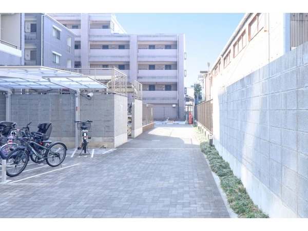 パラドール京都丹波口theAIR 敷地内