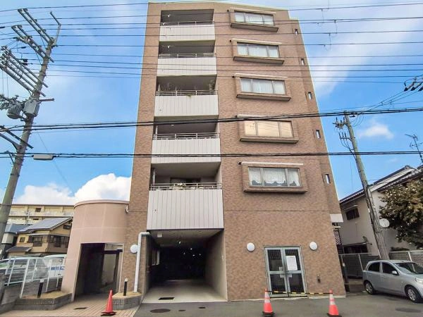 TATディナスティ茨木大池 駐車場入り口