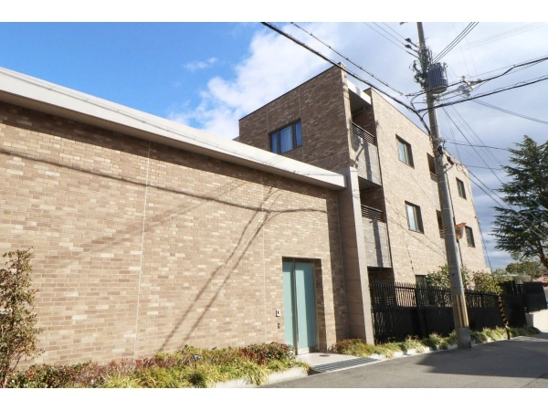 ディアエスタミオ西岡本