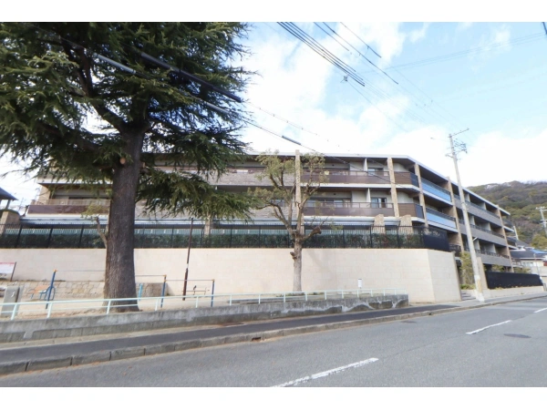 ディアエスタミオ西岡本