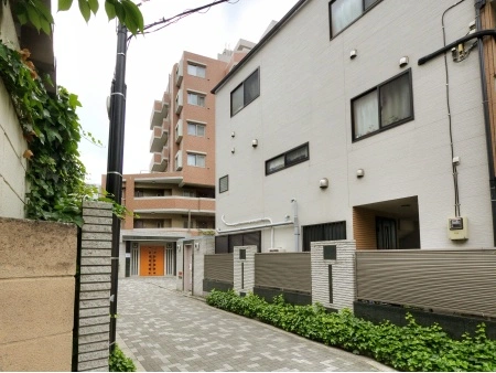 クイーンシティ町屋